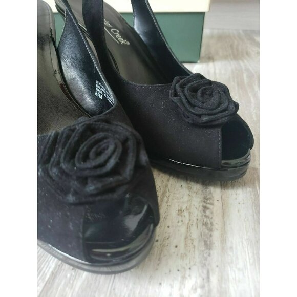 Coldwater Creek Suede Rose Sling Wedge Peep Toe Sandals Womens 8.5 Black NEW - Picture 4 of 14